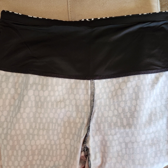 Chico's Zenery legging Size 8 or Chico's 1 Color Black with White dot pattern - Picture 16 of 16